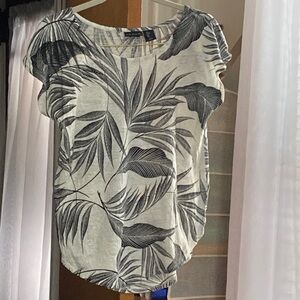 Tahari Black and White linen Leaf Print Short Sleeve Top